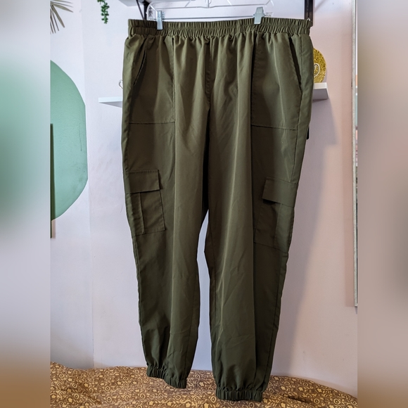Army green cargo pants - Picture 1 of 3